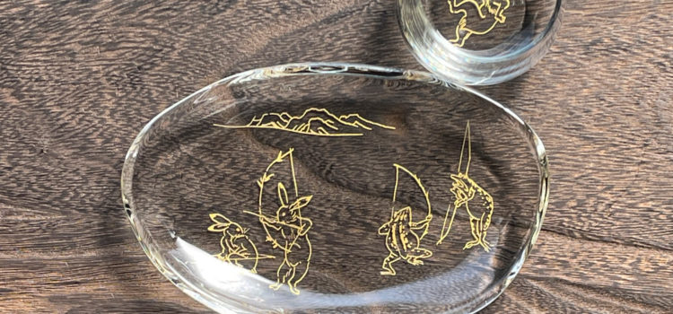 鳥獣人物戯画のガラス皿とぐい呑みセットを作りました